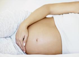 Какие факторы влияют на шевеление плода в утробе матери?