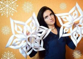 Создаем объемные новогодние украшения из бумаги Как сделать объемные новогодние украшения из бумаги